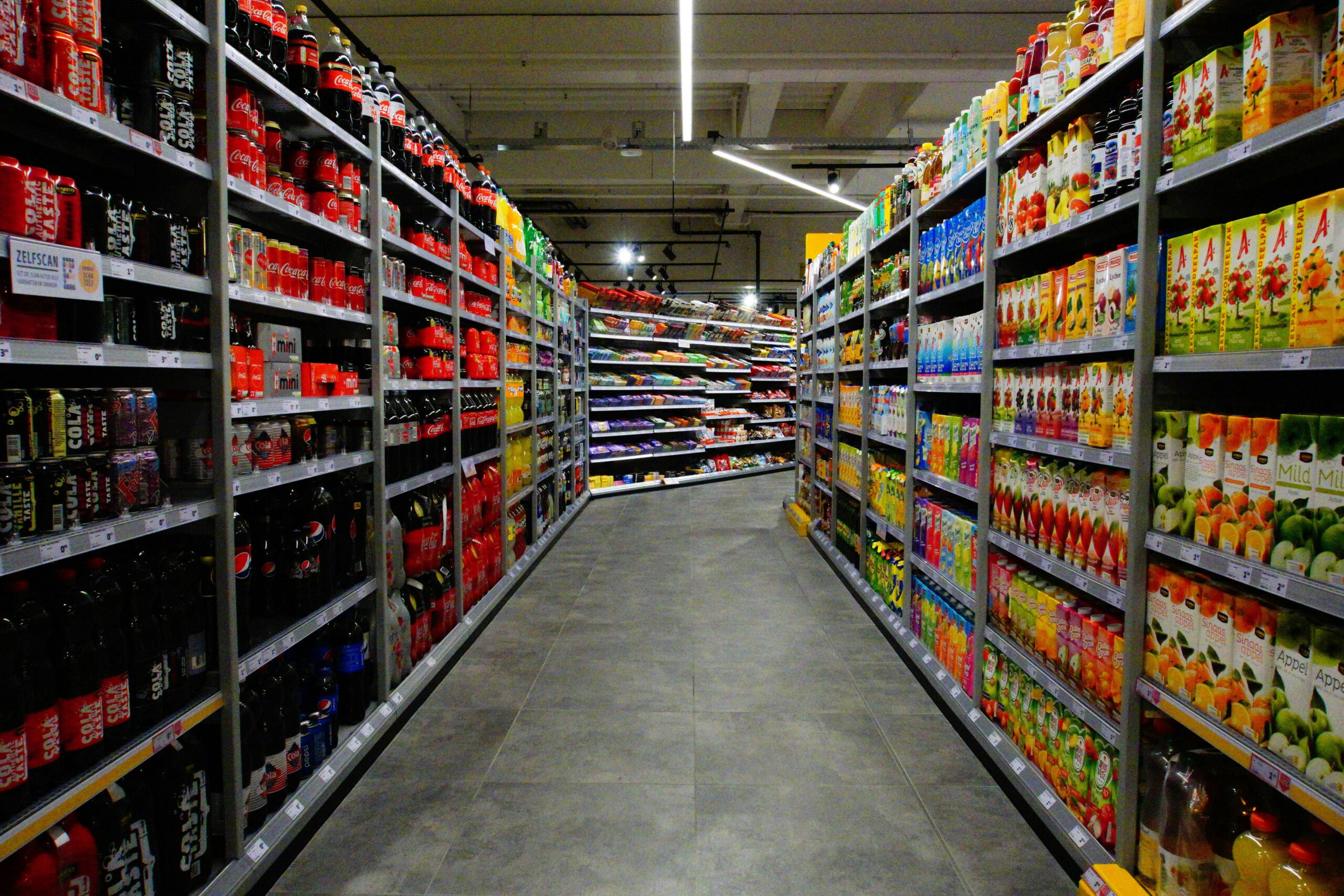 Supermarktgang als verwijzing naar Jumbo en het vermogen van Frits van Eerd.