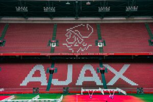 De Johan Cruijf arena als verwijzing naar het vermogen en de carrière van Rafael van der Vaart.