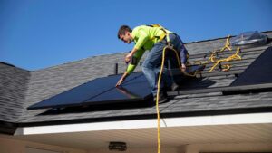 Zonnepanelen op woning: welke energieleverancier kiezen?