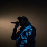 Rapper op podium als symbool voor rapper Kevin
